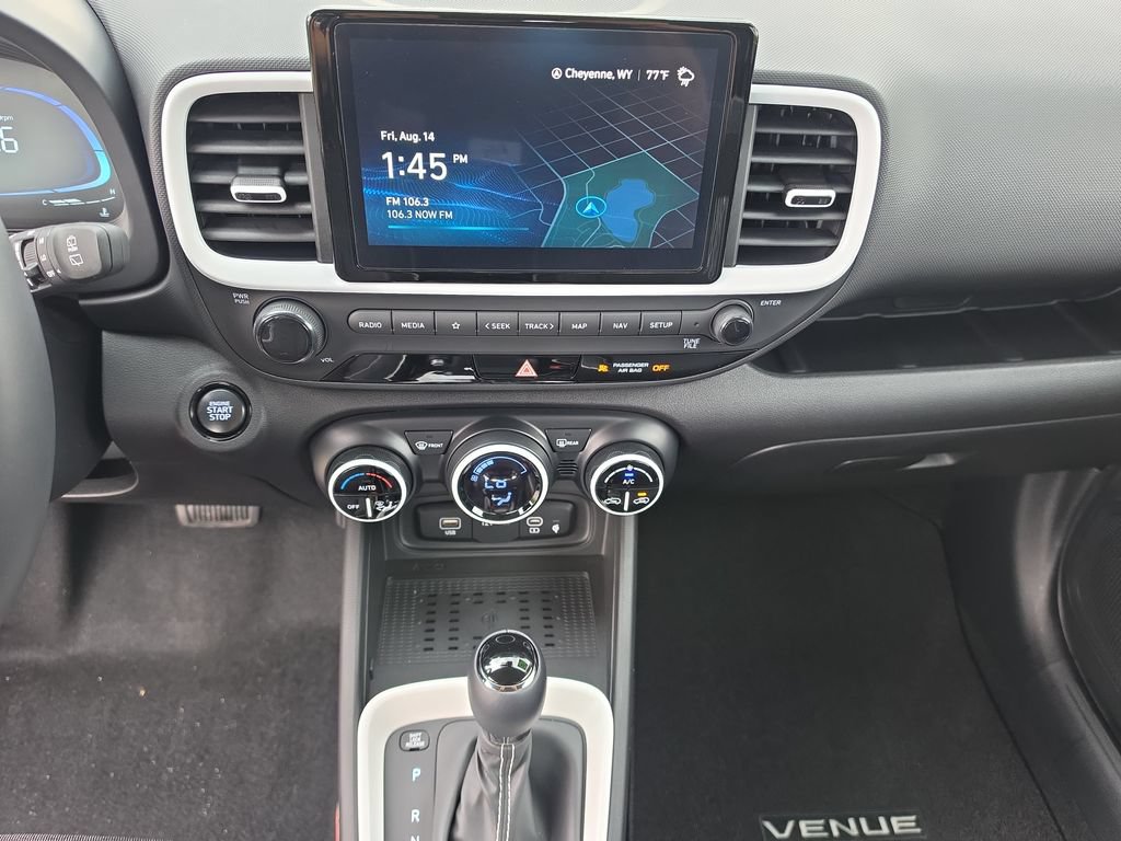 Used 2024 Hyundai Venue Limited FWD image 19