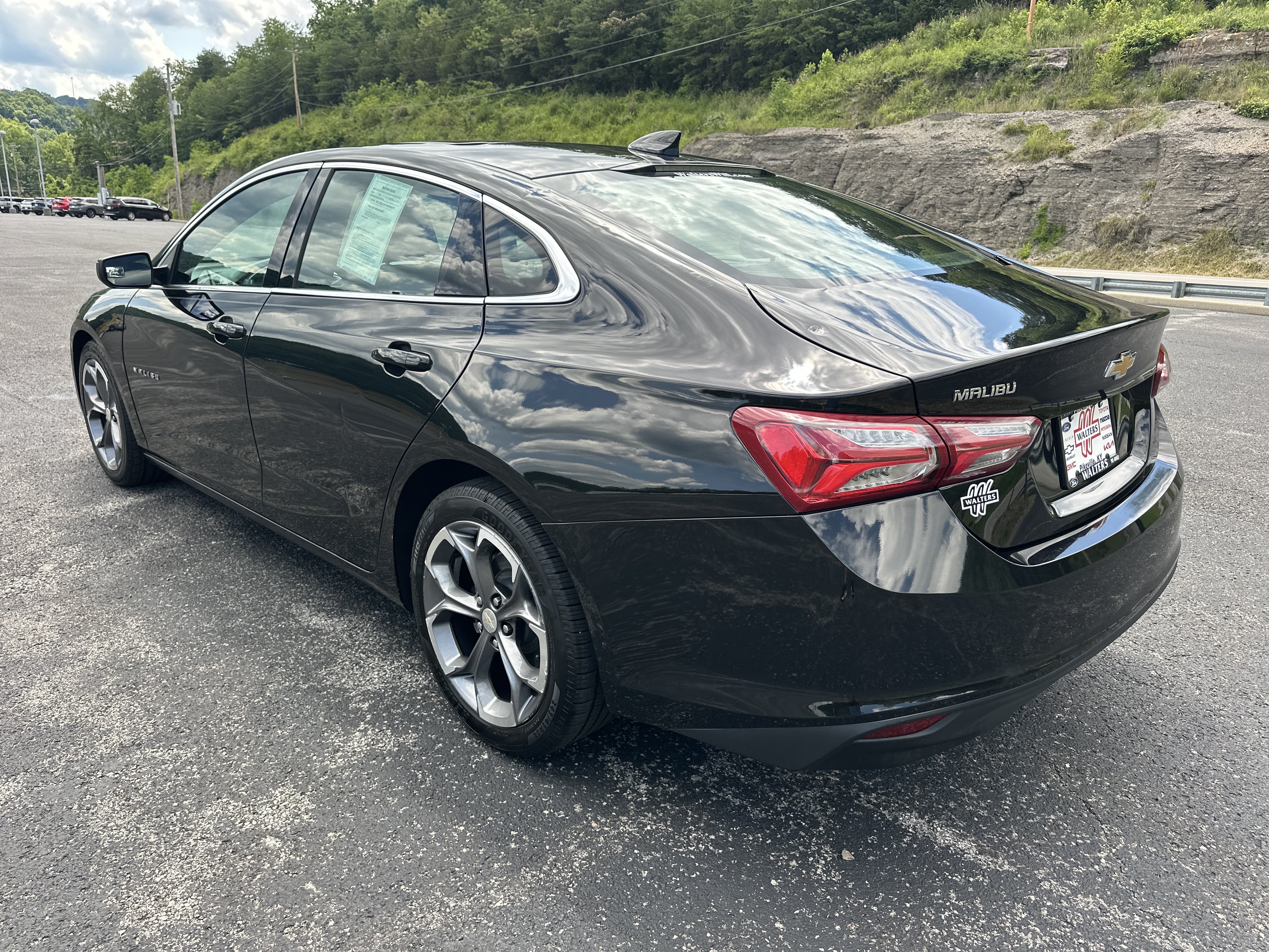 Used 2021 Chevrolet Malibu LT FWD image 5