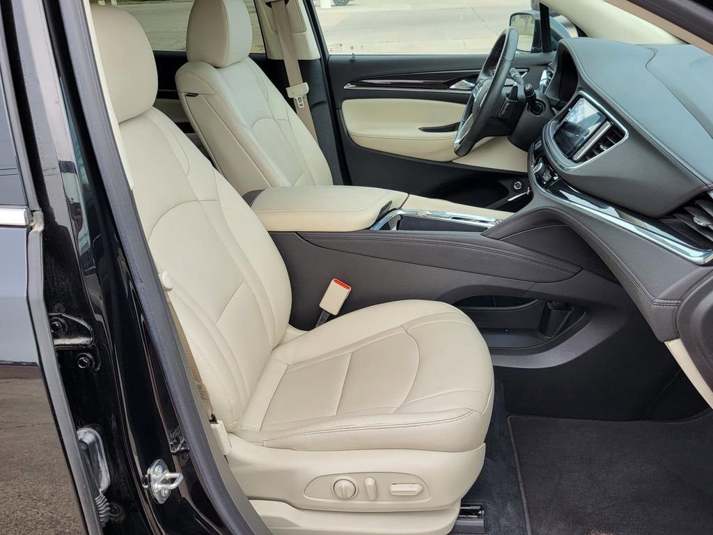 Used 2023 Buick Enclave Essence w/ Sport Touring Edition image 10