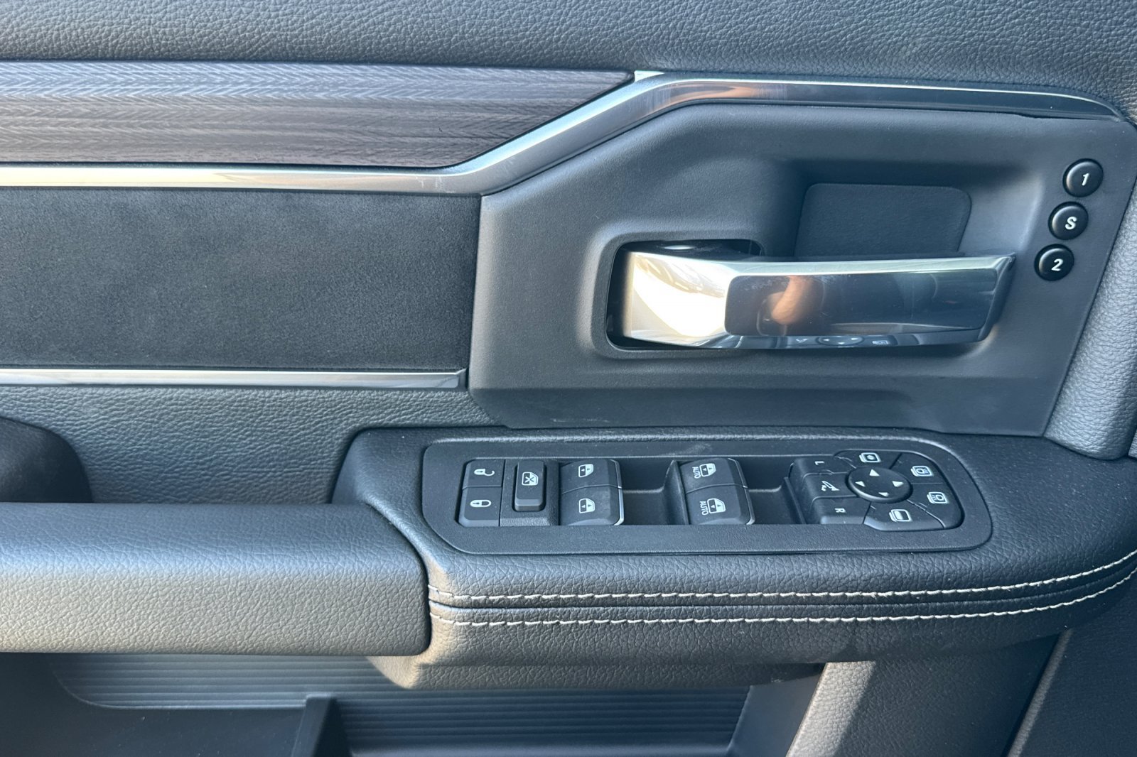 New 2027 RAM 3500 Laramie AWD/4WD image 10
