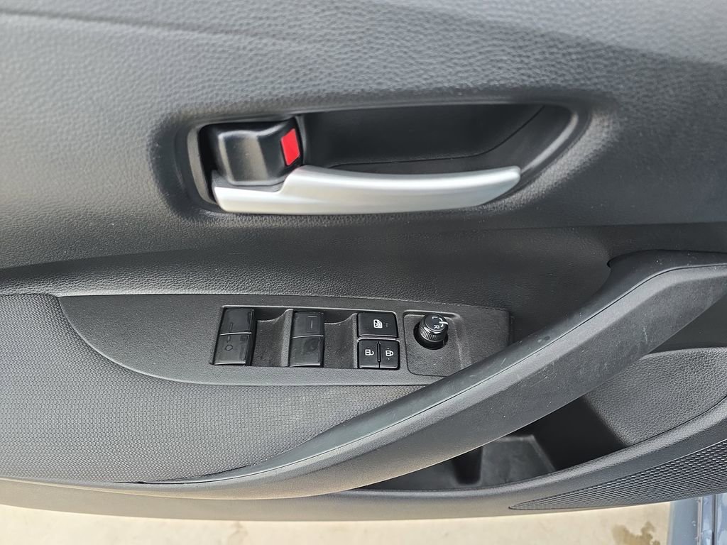 Used 2021 Toyota Corolla LE image 32