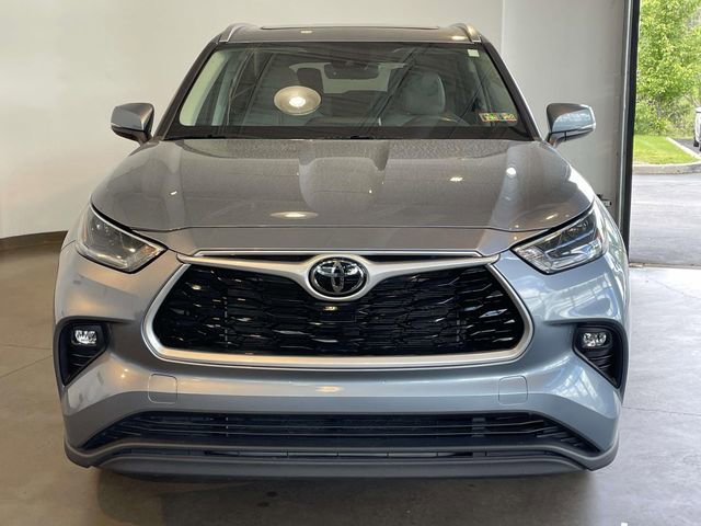Used 2021 Toyota Highlander XLE AWD/4WD image 2