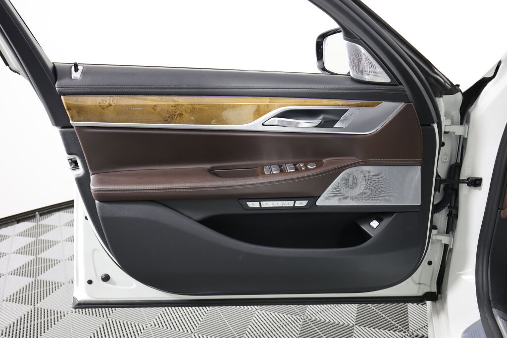 Used 2016 BMW 740i image 12