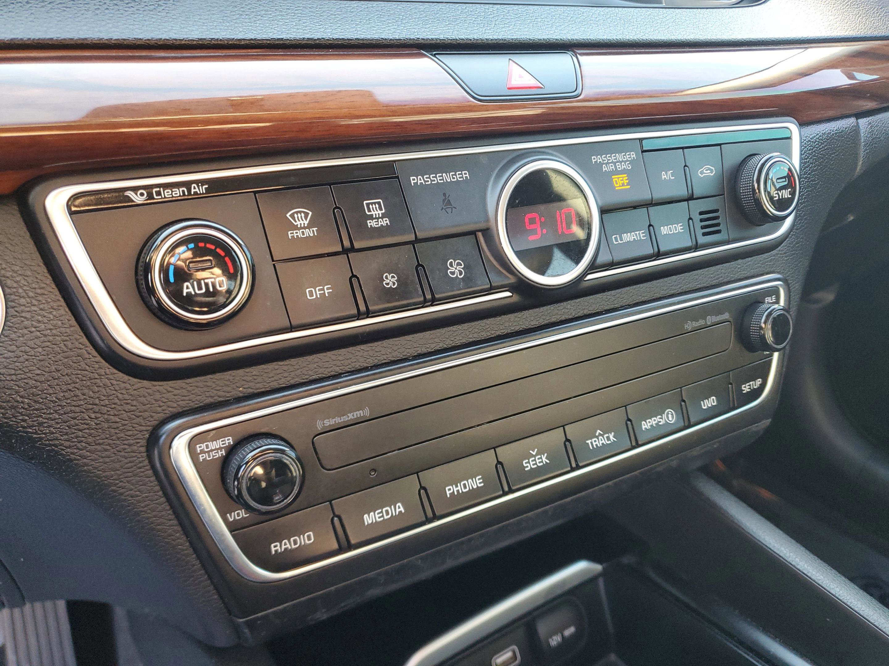 Certified 2018 Kia Cadenza Premium image 23