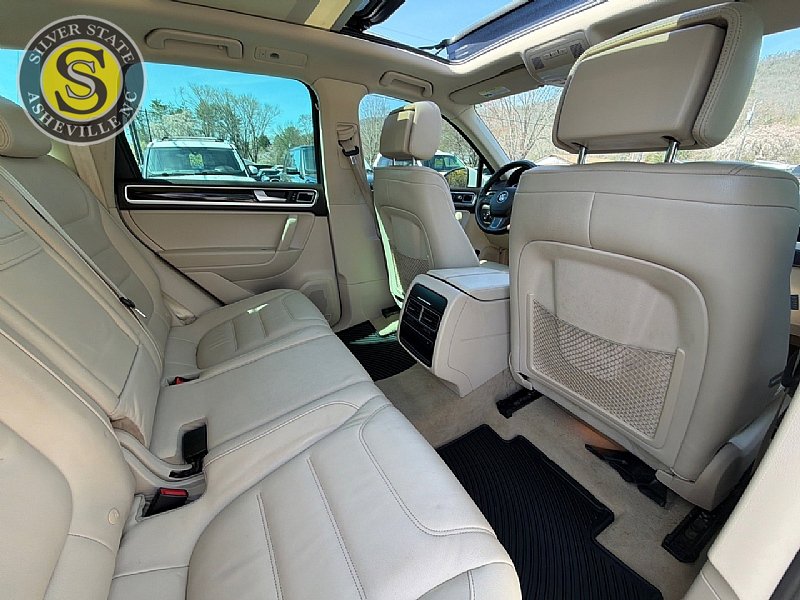 Used 2013 Volkswagen Touareg Executive image 17