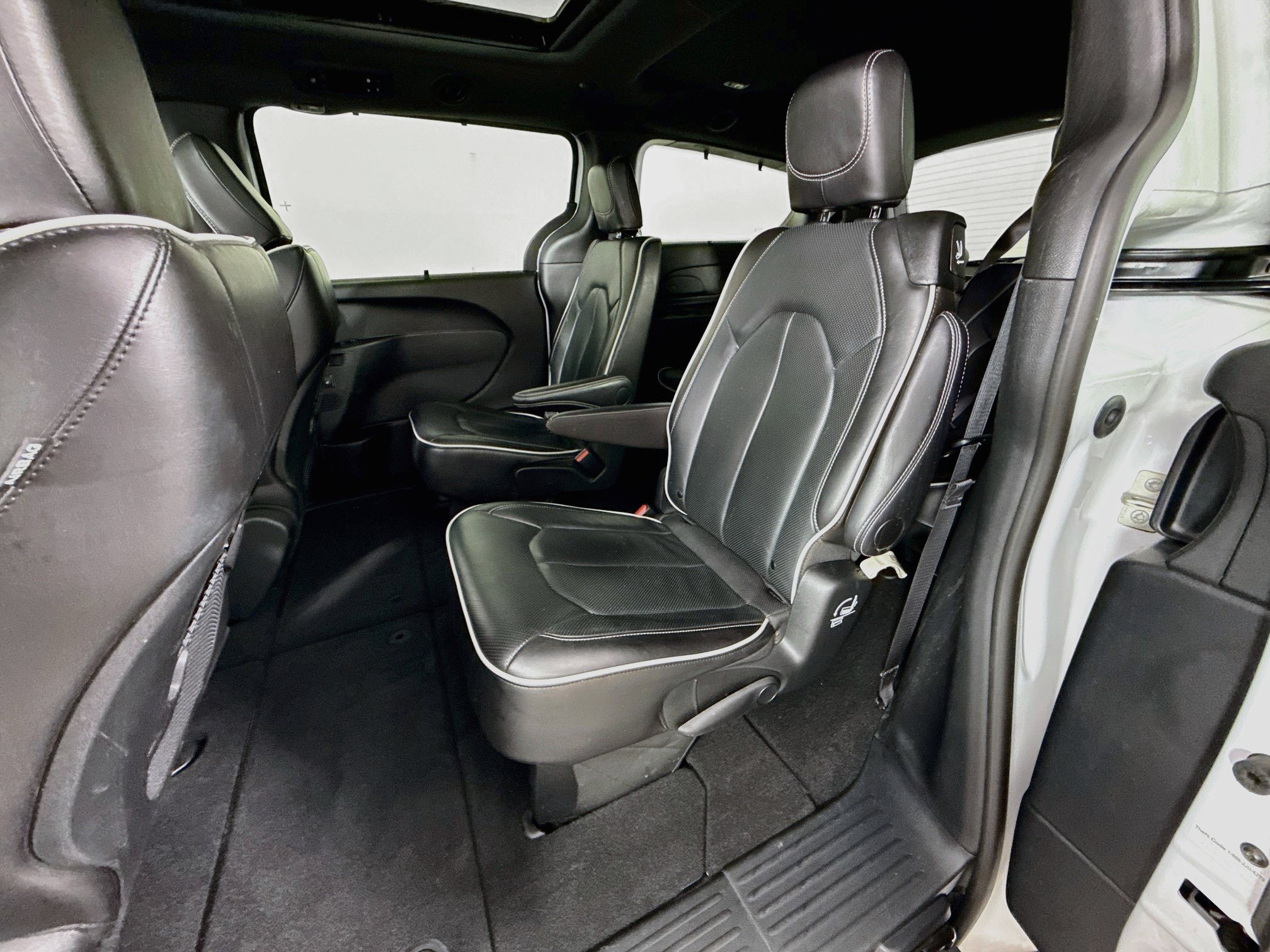 Used 2025 Chrysler Pacifica Limited FWD image 23