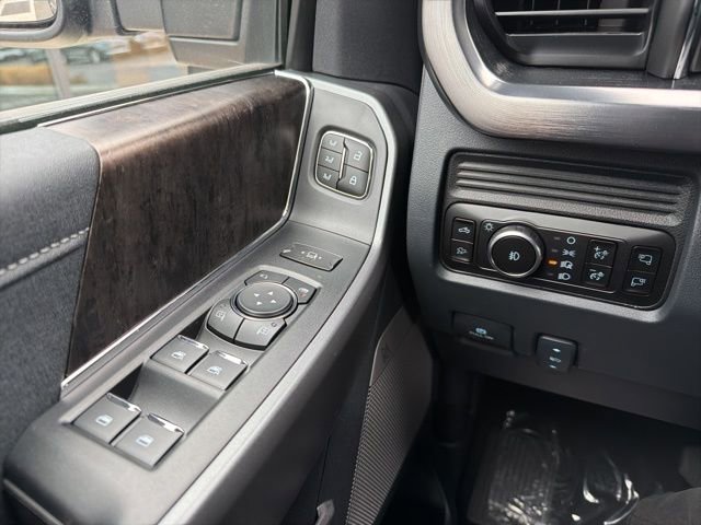 New 2026 Ford F250 Lariat w/ Black Appearance Package image 21