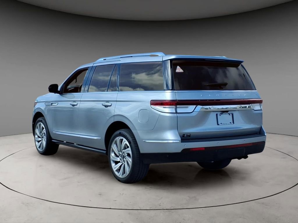 Used 2023 Lincoln Navigator Reserve image 3