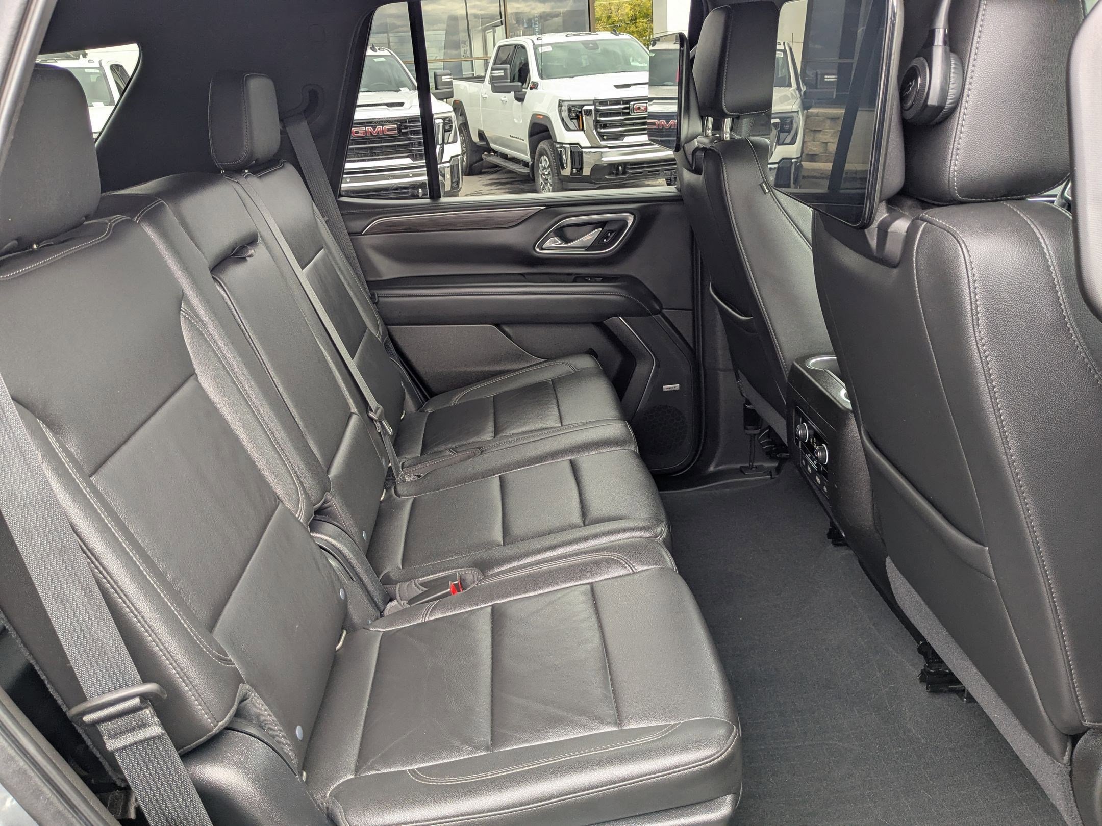 Used 2021 Chevrolet Tahoe Z71 w/ Rear Media and Nav Package image 27