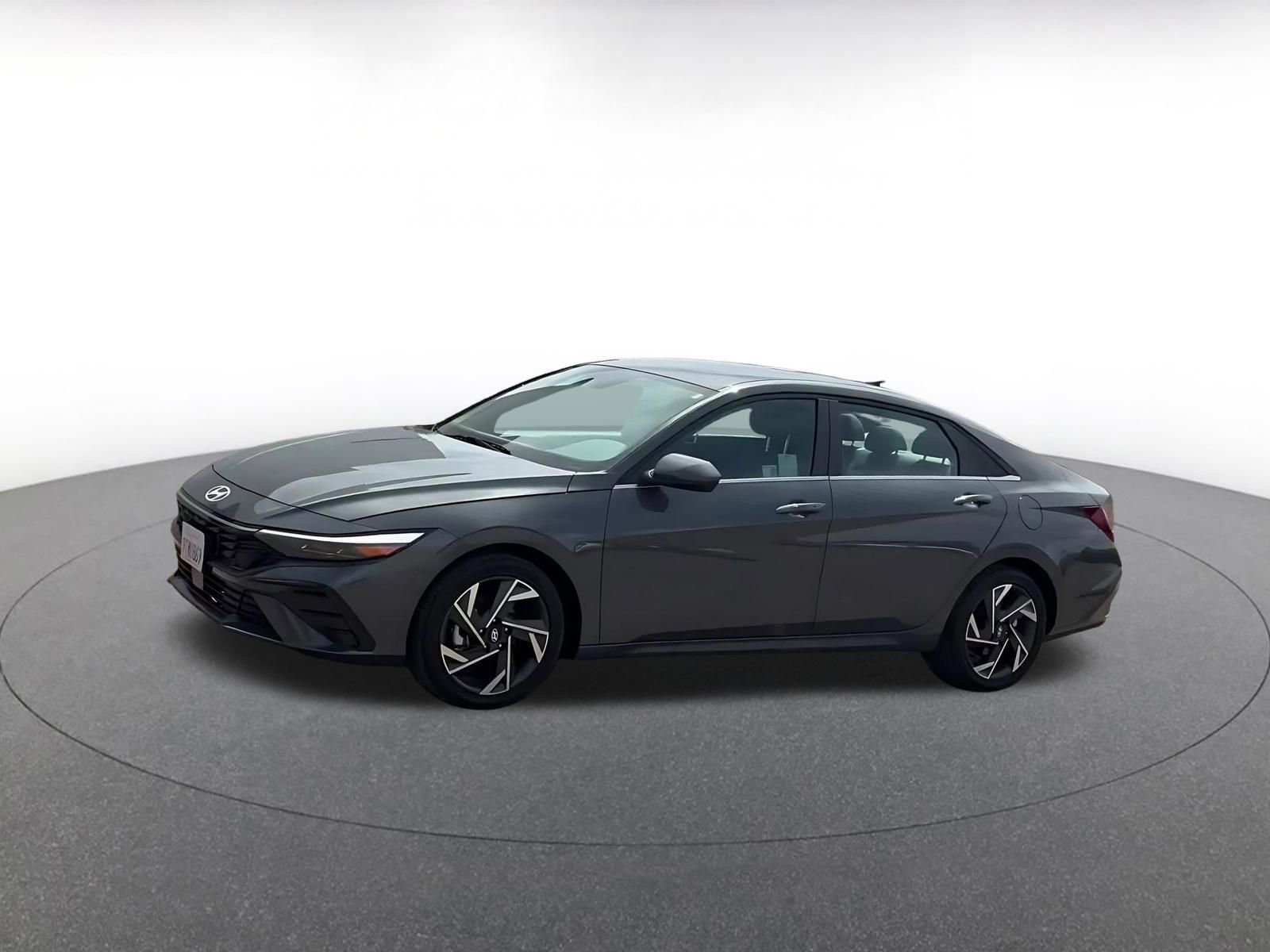 Used 2025 Hyundai Elantra SEL image 8