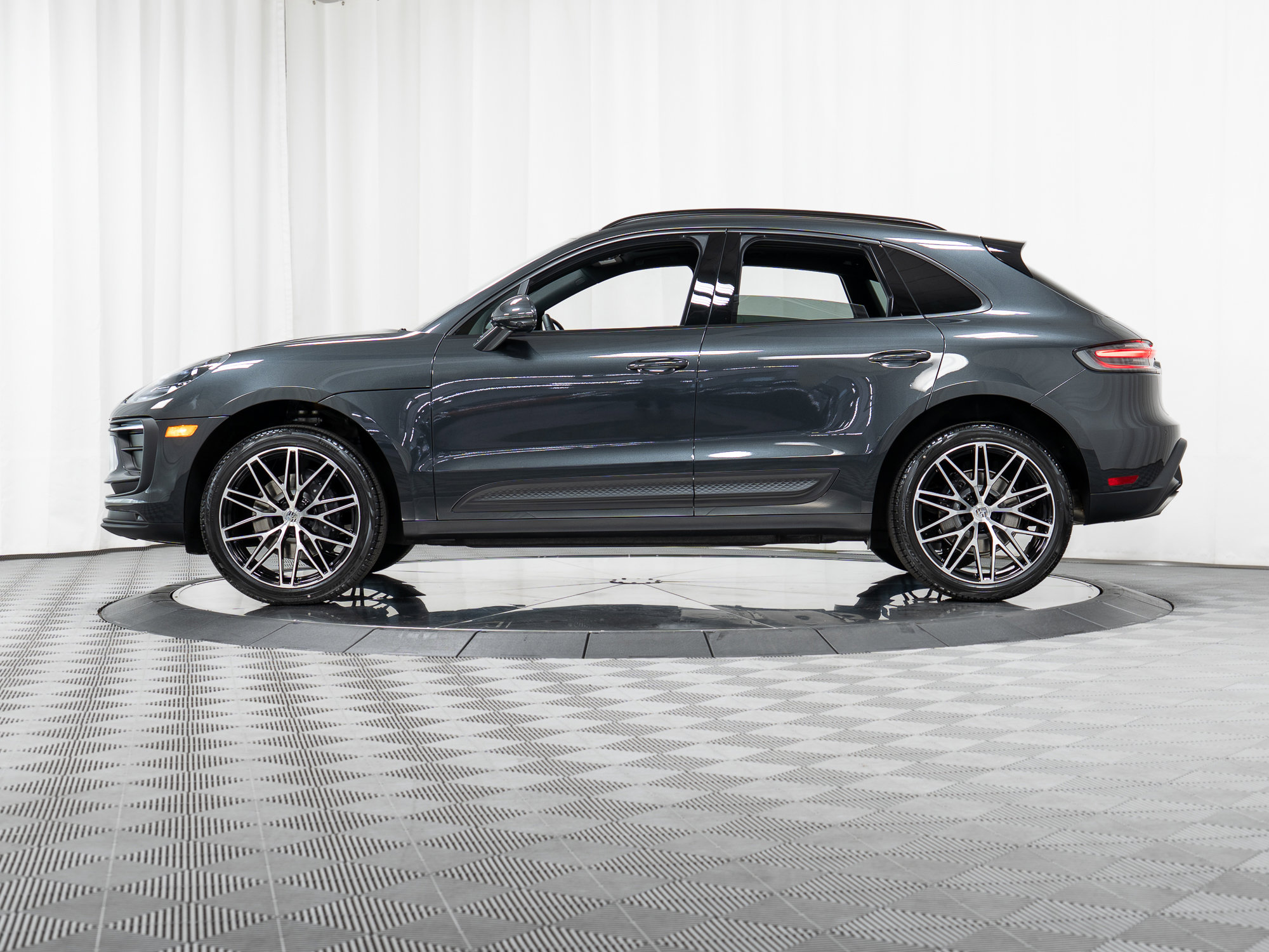 New 2026 Porsche Macan AWD/4WD image 29