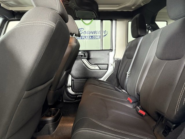 Used 2015 Jeep Wrangler Unlimited Sahara w/ Connectivity Group image 13