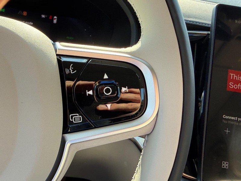 New 2026 Volvo XC90 T8 Ultra w/ Protection Package Premier AWD/4WD image 15