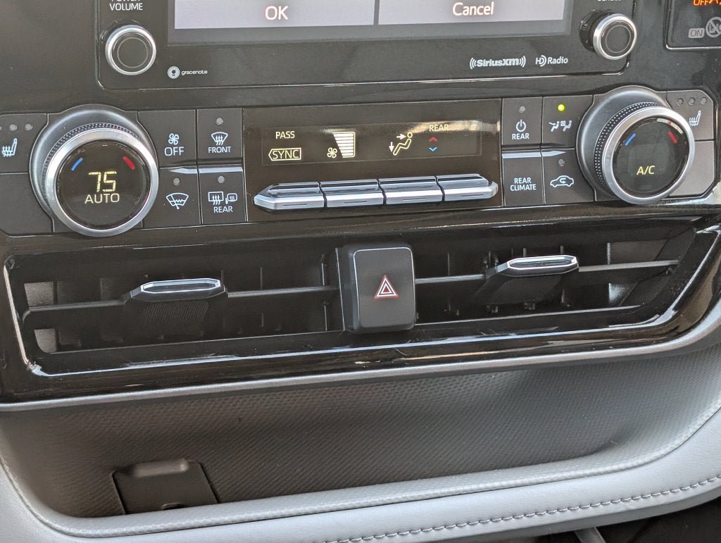 Certified 2022 Toyota Highlander XLE AWD/4WD image 19