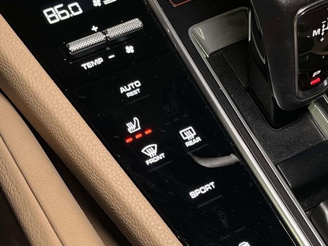 Used 2023 Porsche Cayenne image 32