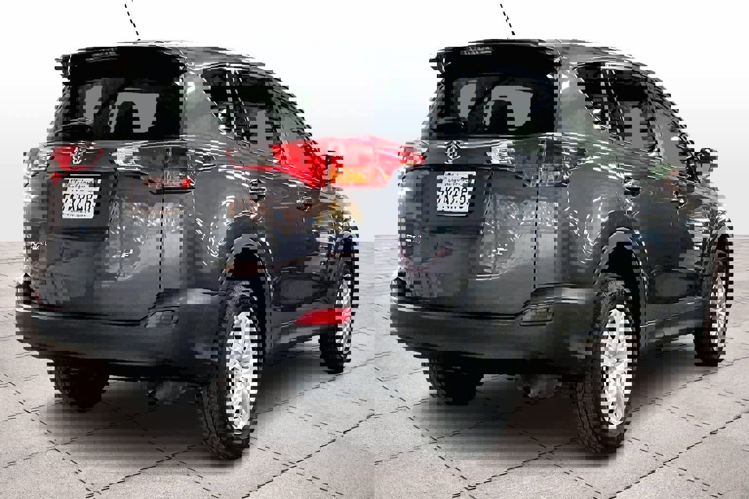 Used 2015 Toyota RAV4 LE image 16