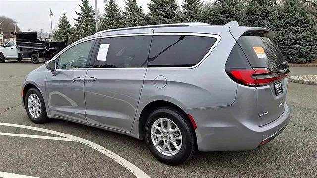 Certified 2021 Chrysler Pacifica Touring-L image 6
