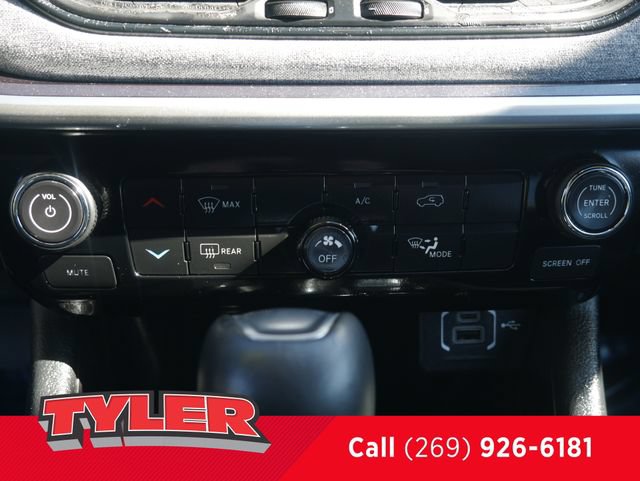 Used 2024 Jeep Compass Latitude AWD/4WD image 32