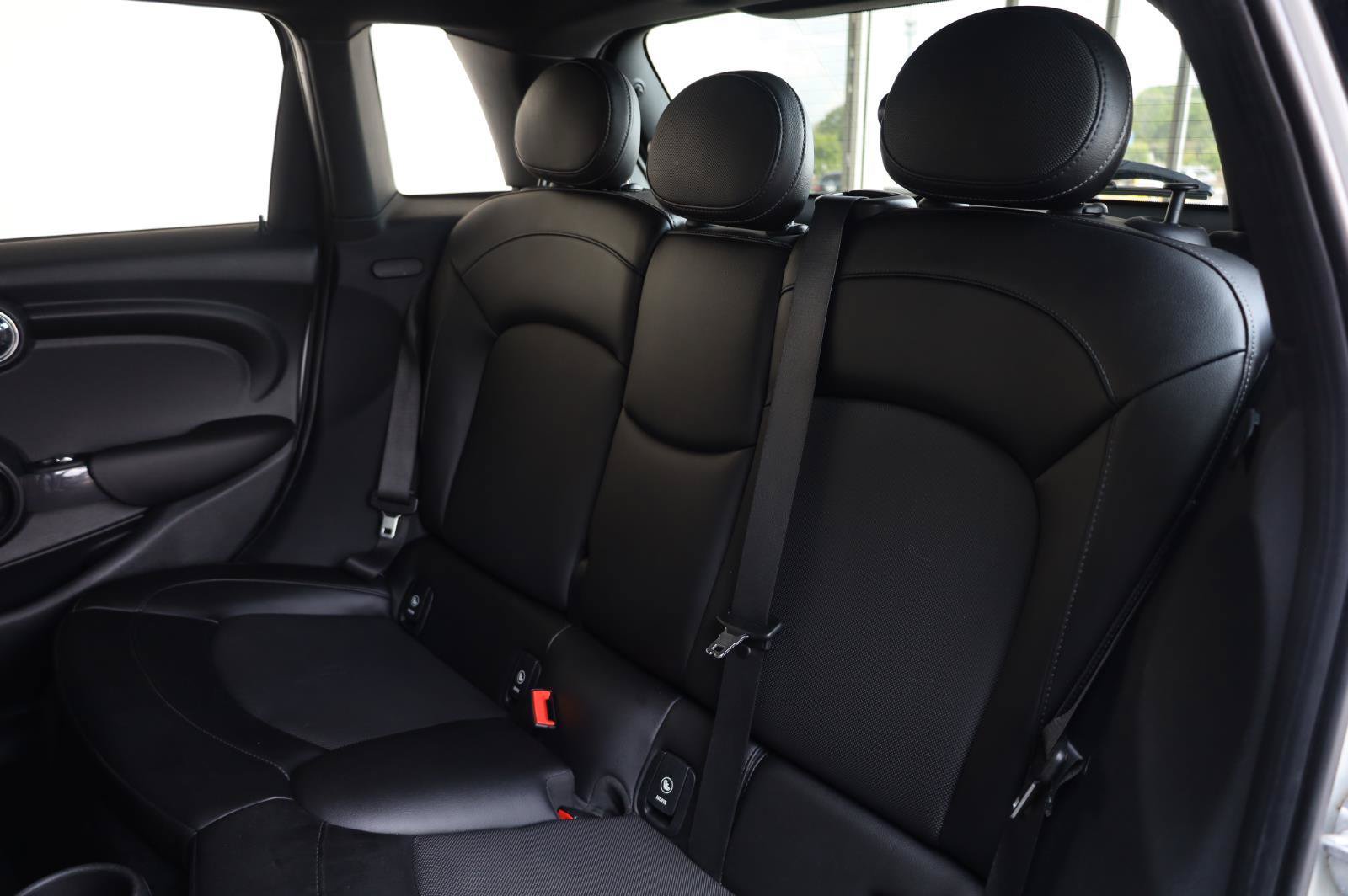 Used 2015 MINI Cooper 4-Door Hardtop FWD image 21
