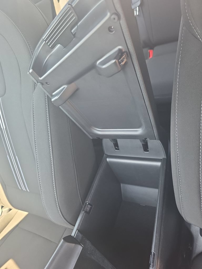 Certified 2025 Hyundai Elantra SEL FWD image 24