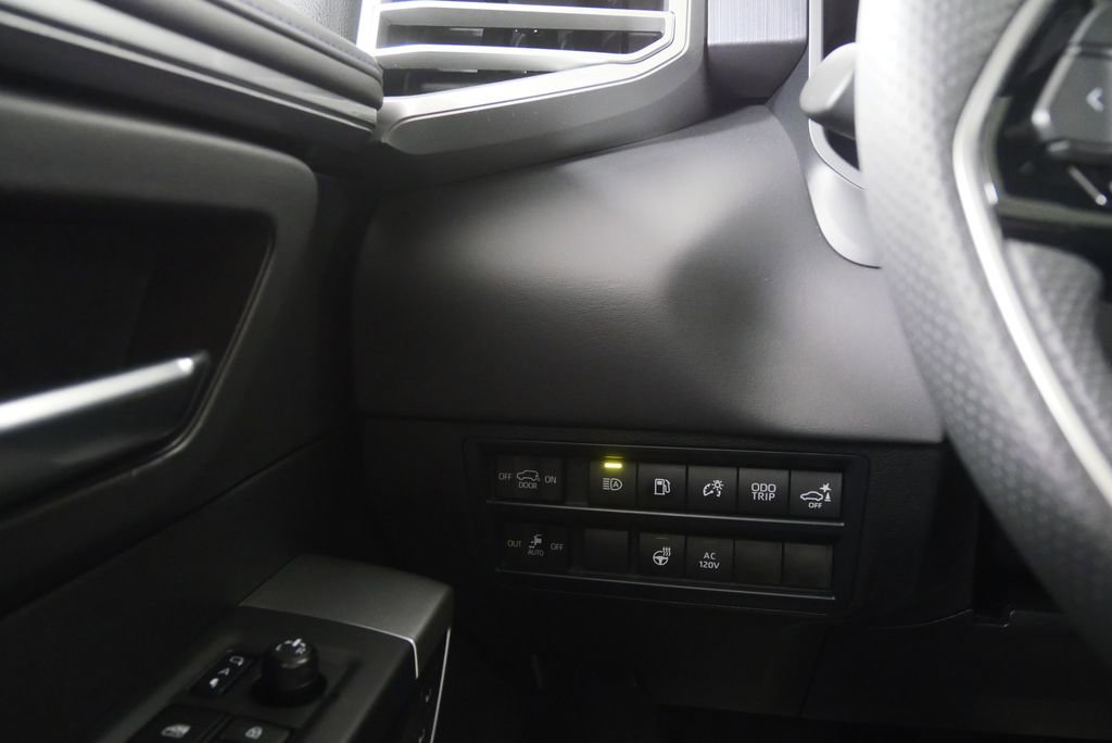 Used 2025 Toyota Sequoia Platinum image 24