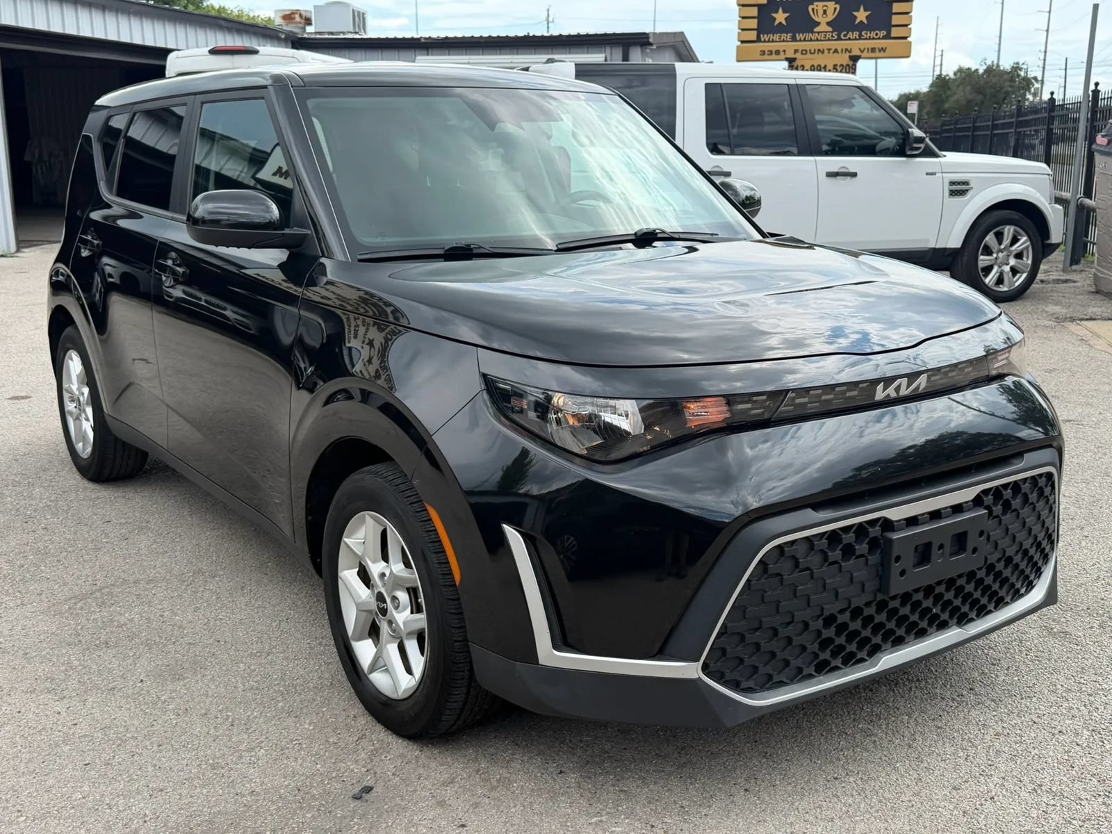 Used 2023 Kia Soul LX w/ LX Technology Package FWD image 3