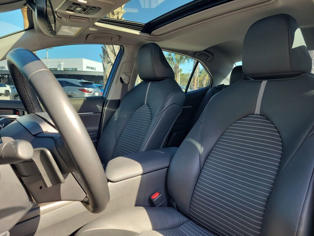 Used 2023 Toyota Camry SE w/ Cold Weather Package image 15