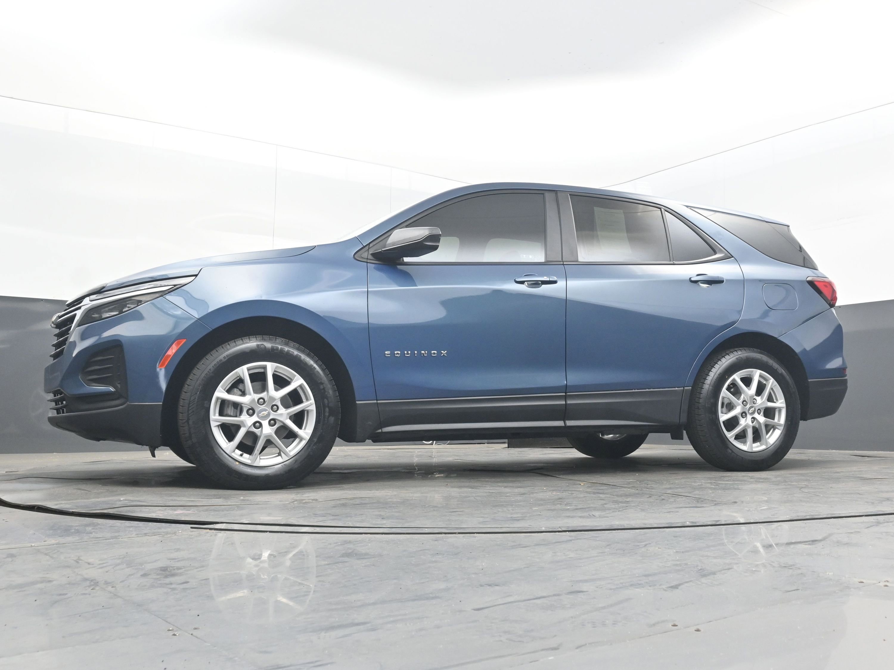 Used 2024 Chevrolet Equinox LS w/ LS Convenience Package FWD image 21