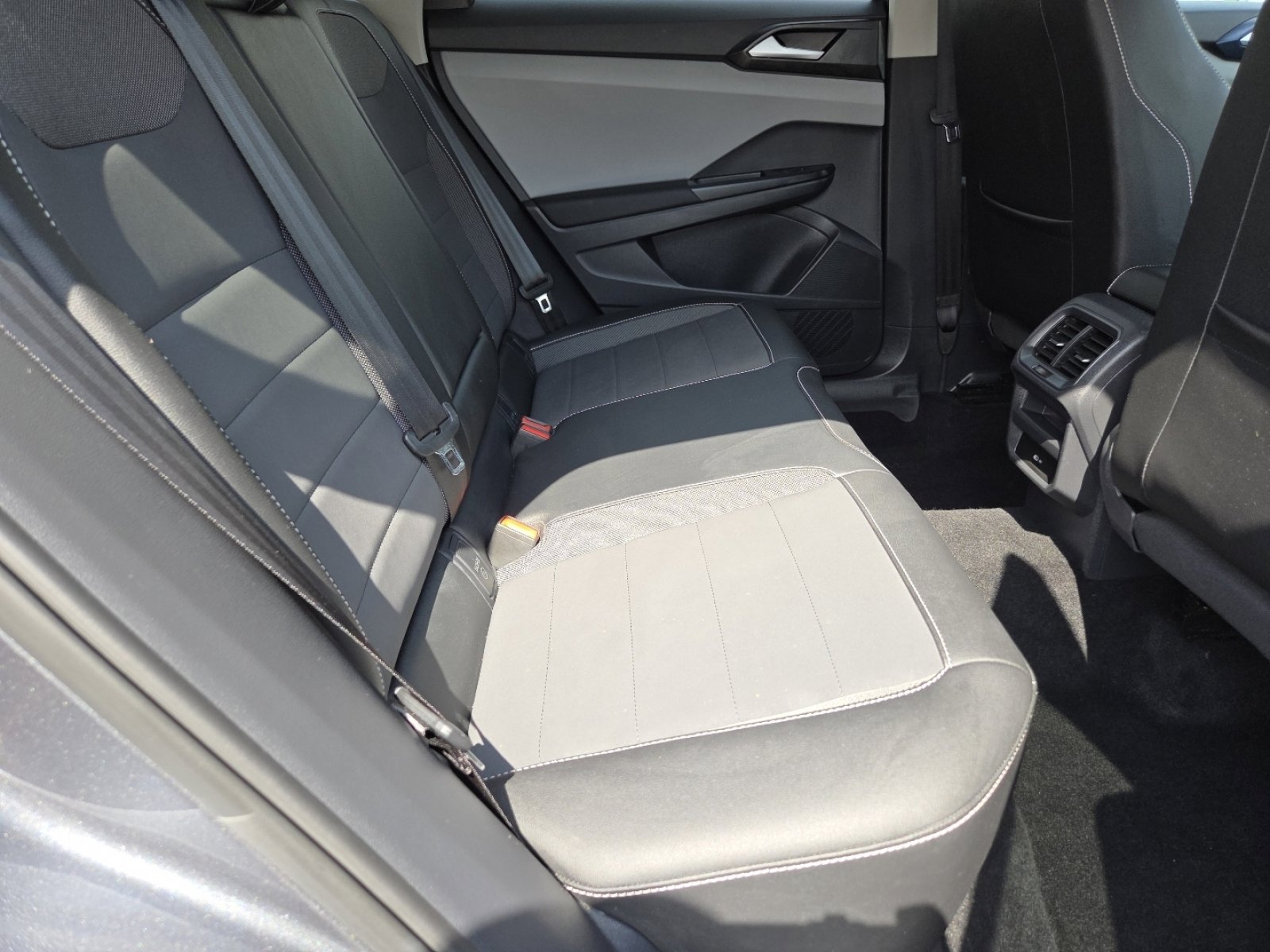 Used 2023 Volkswagen Taos SE w/ Black Wheel Package FWD image 21