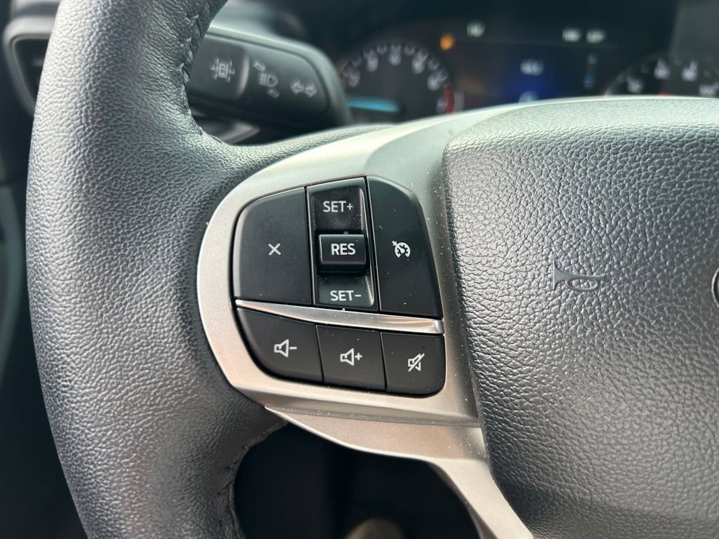 Used 2024 Ford Explorer XLT AWD/4WD image 18