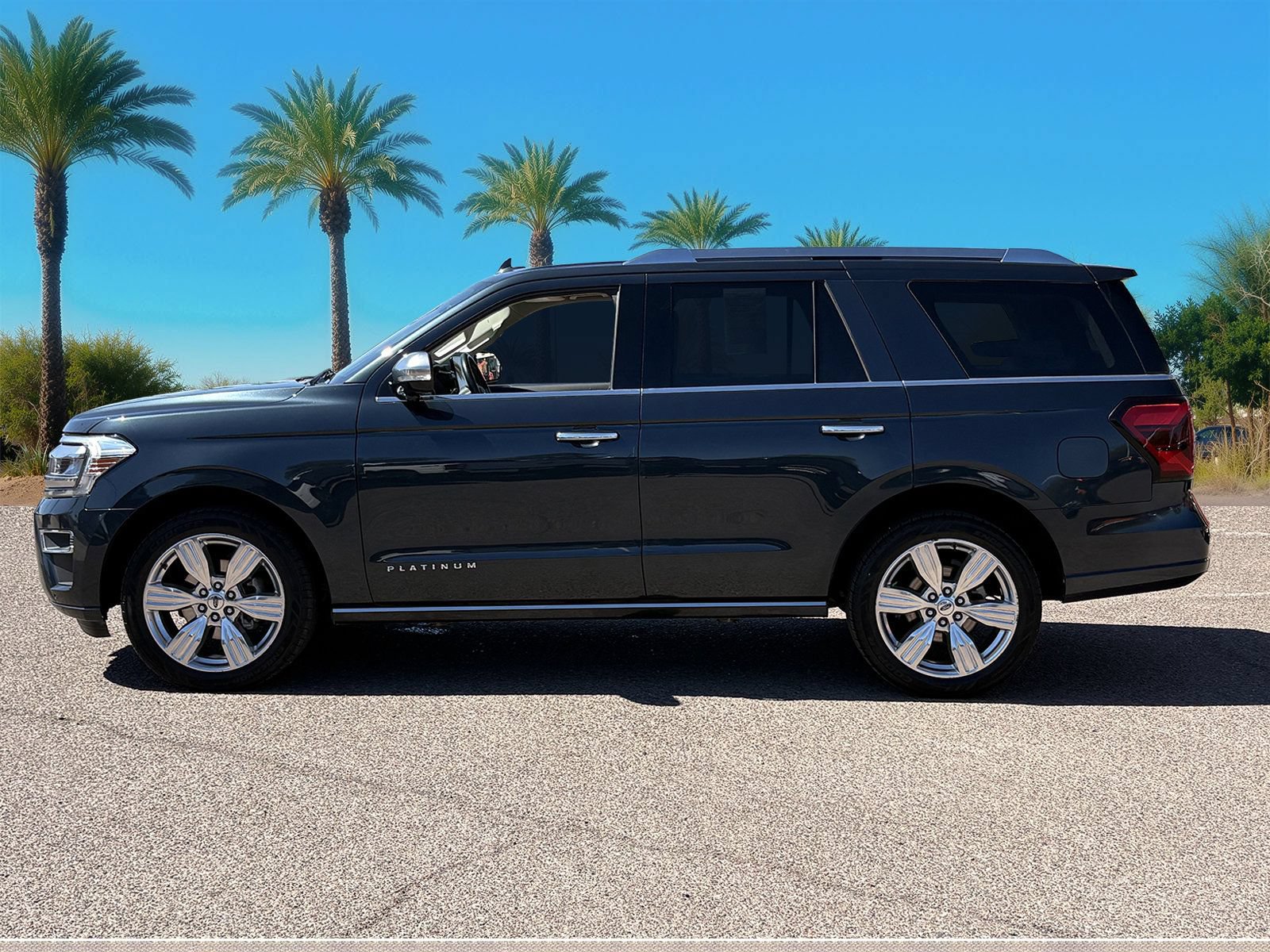 Used 2023 Ford Expedition Platinum AWD/4WD image 2