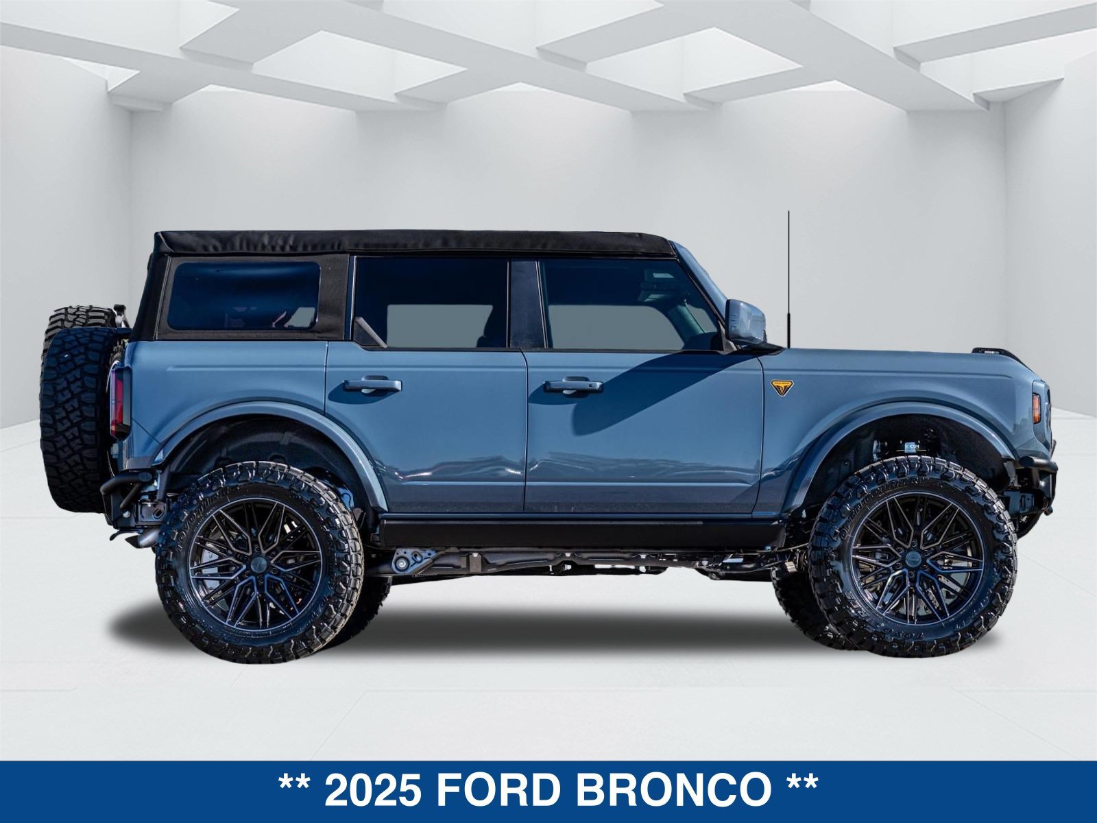 Used 2025 Ford Bronco Badlands AWD/4WD image 3