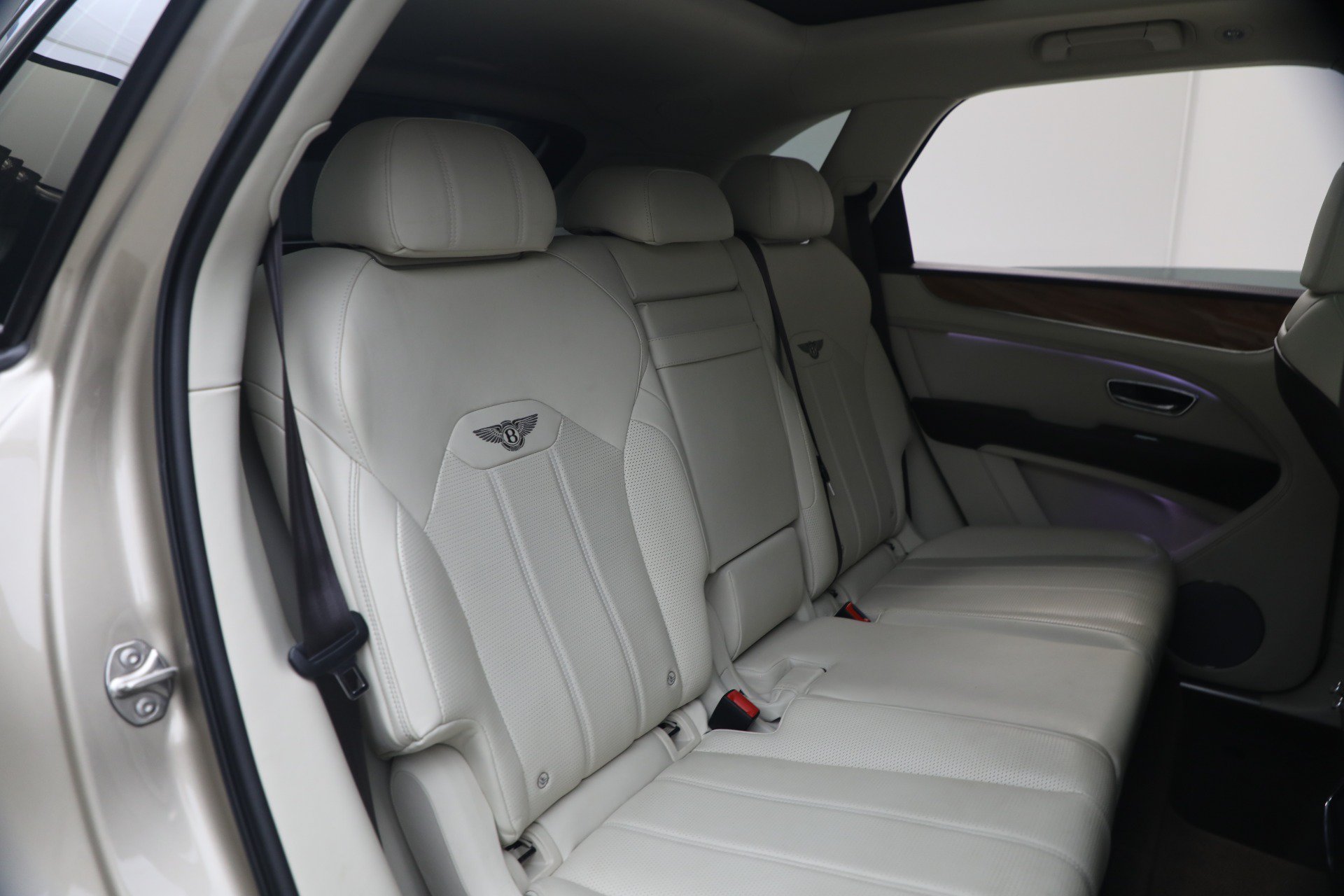 Certified 2021 Bentley Bentayga AWD/4WD image 30