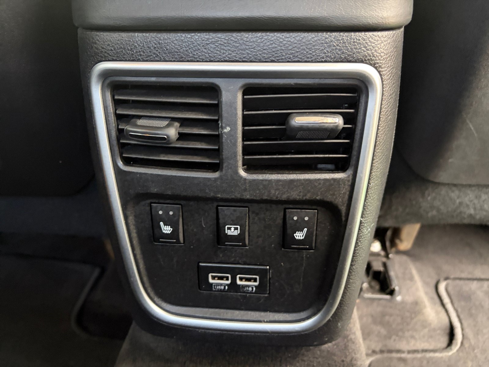 Used 2016 Chrysler 300 C AWD/4WD image 23