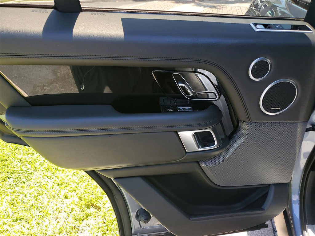 Used 2020 Land Rover Range Rover HSE image 12