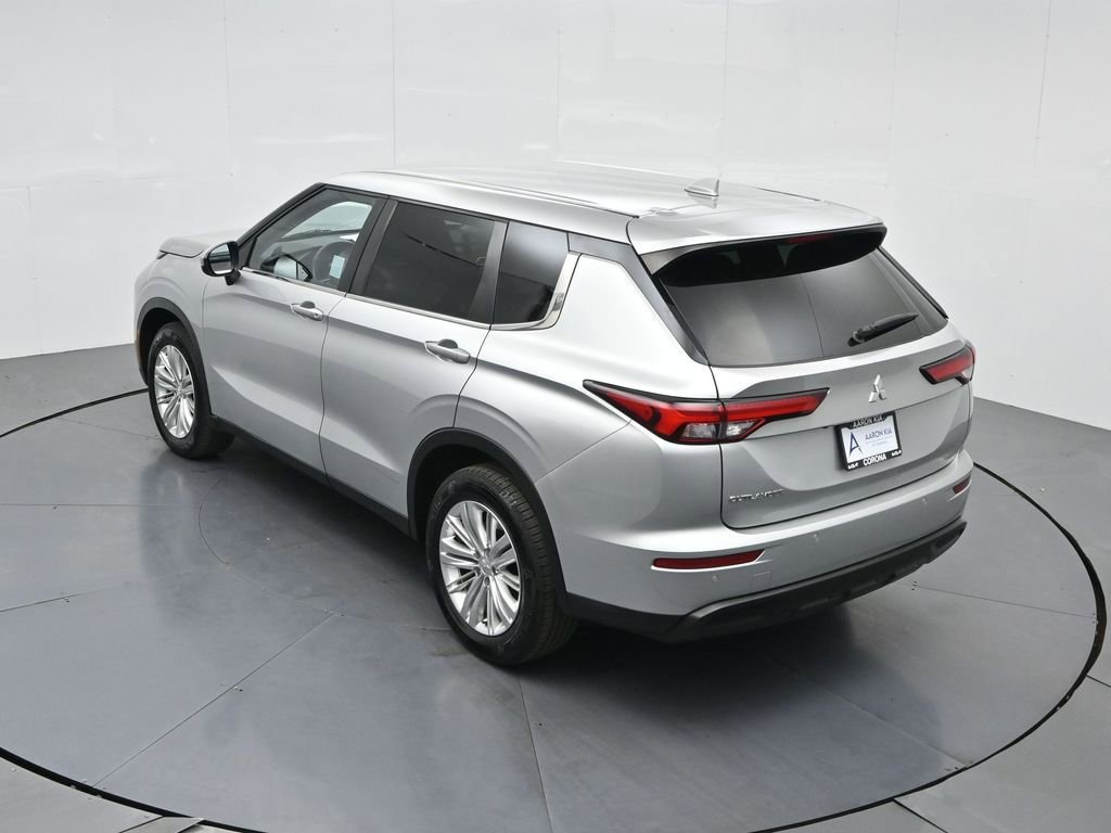Used 2022 Mitsubishi Outlander ES image 34