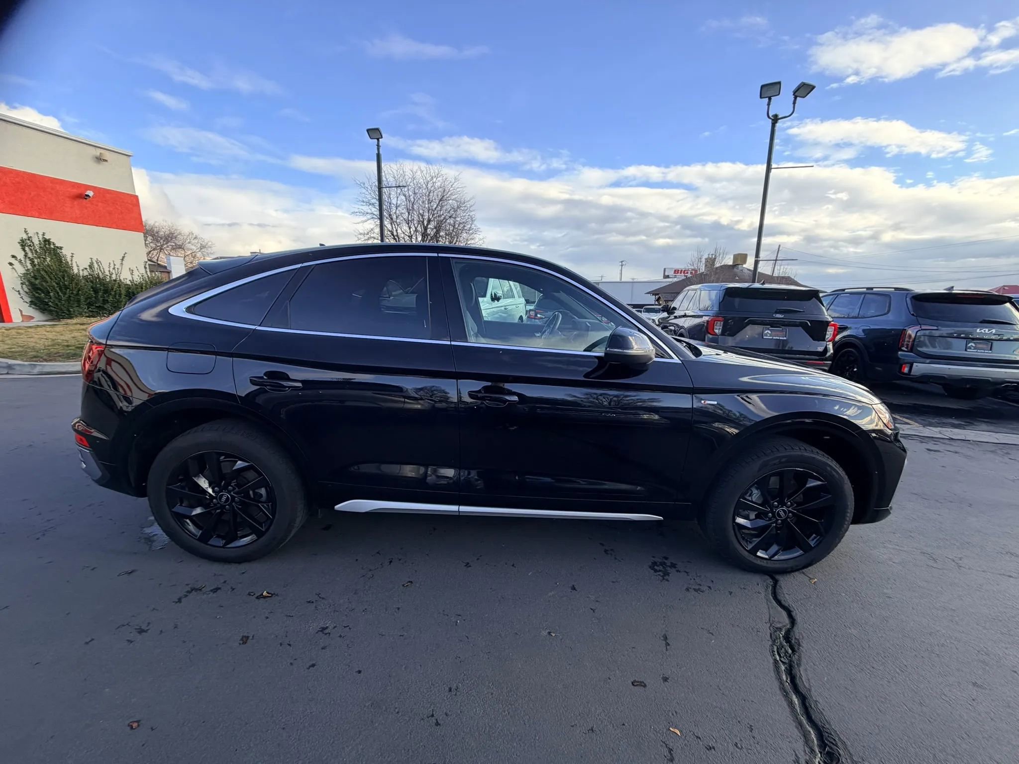 Used 2024 Audi Q5 2.0T Premium w/ Convenience Package image 3