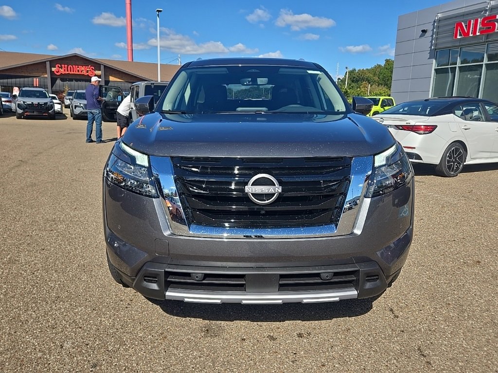 New 2025 Nissan Pathfinder SL image 3