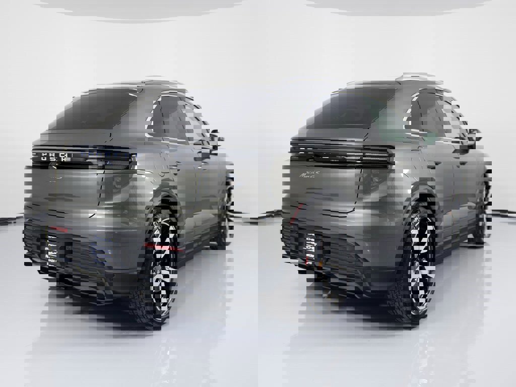 New 2025 Porsche Macan 4S Electric image 7