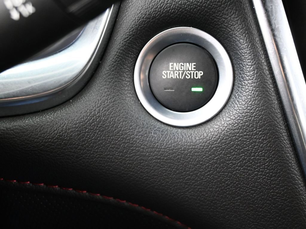 Used 2023 Chevrolet Traverse RS image 33