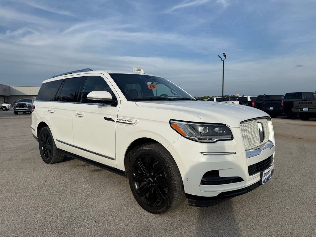 Used 2023 Lincoln Navigator Reserve AWD/4WD image 8