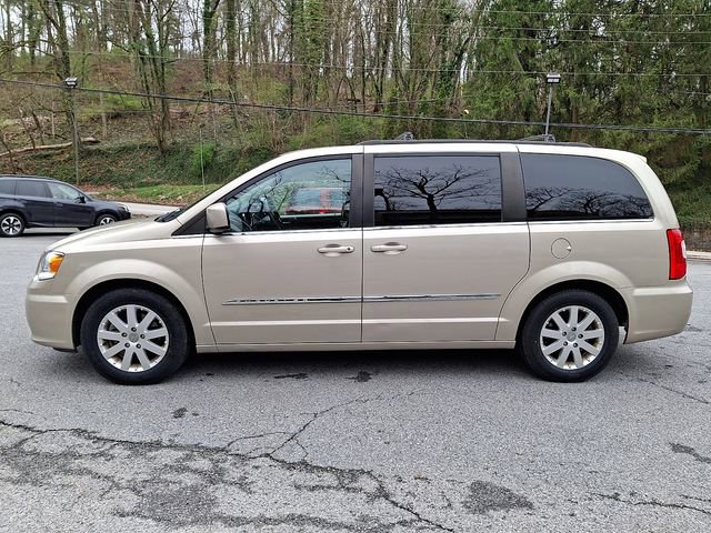 Used 2016 Chrysler Town & Country Touring image 5