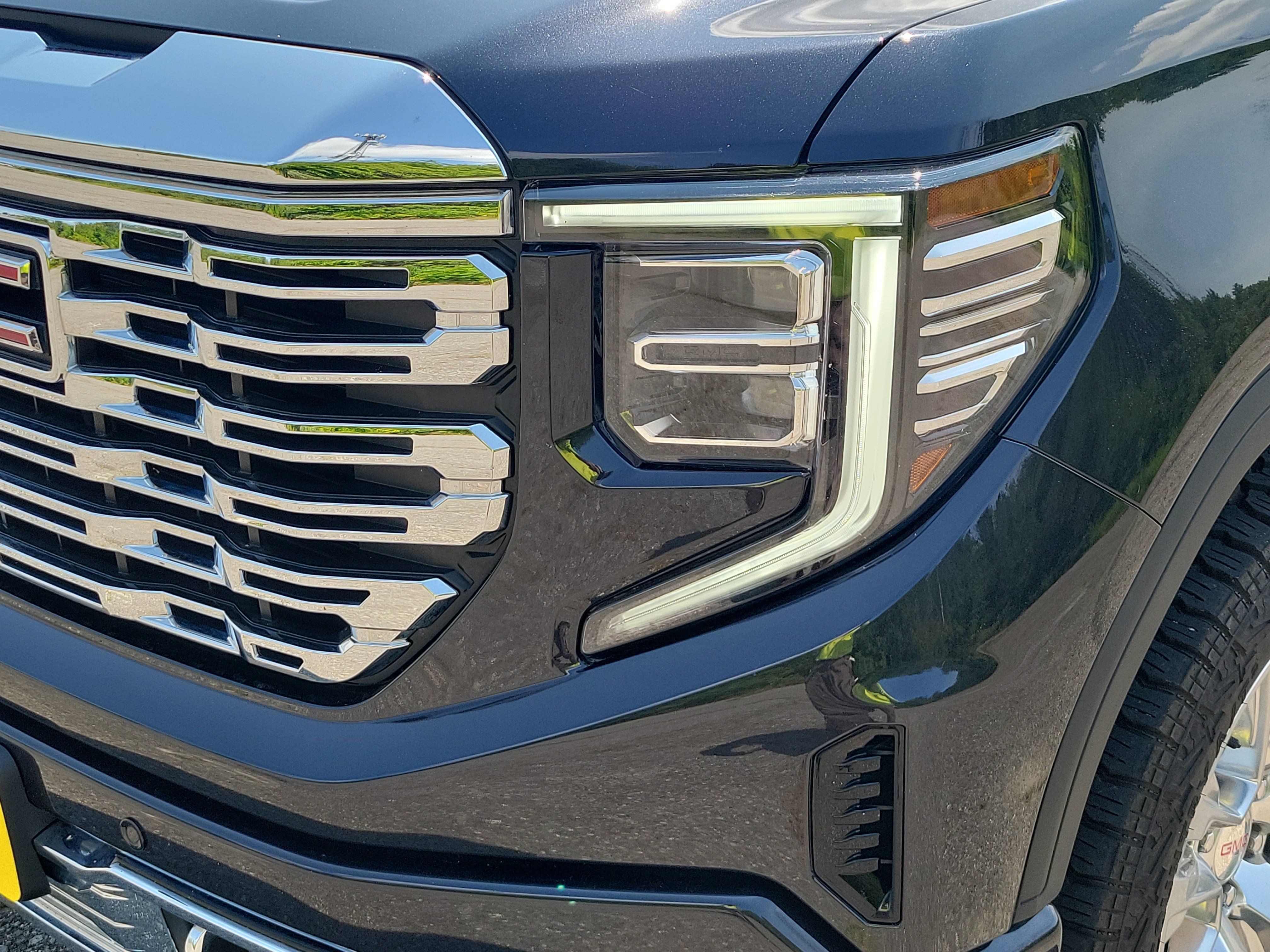 Used 2025 GMC Sierra 1500 Denali w/ Technology Package AWD/4WD image 9