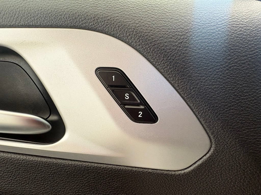 Used 2025 Chrysler Pacifica Limited FWD image 31