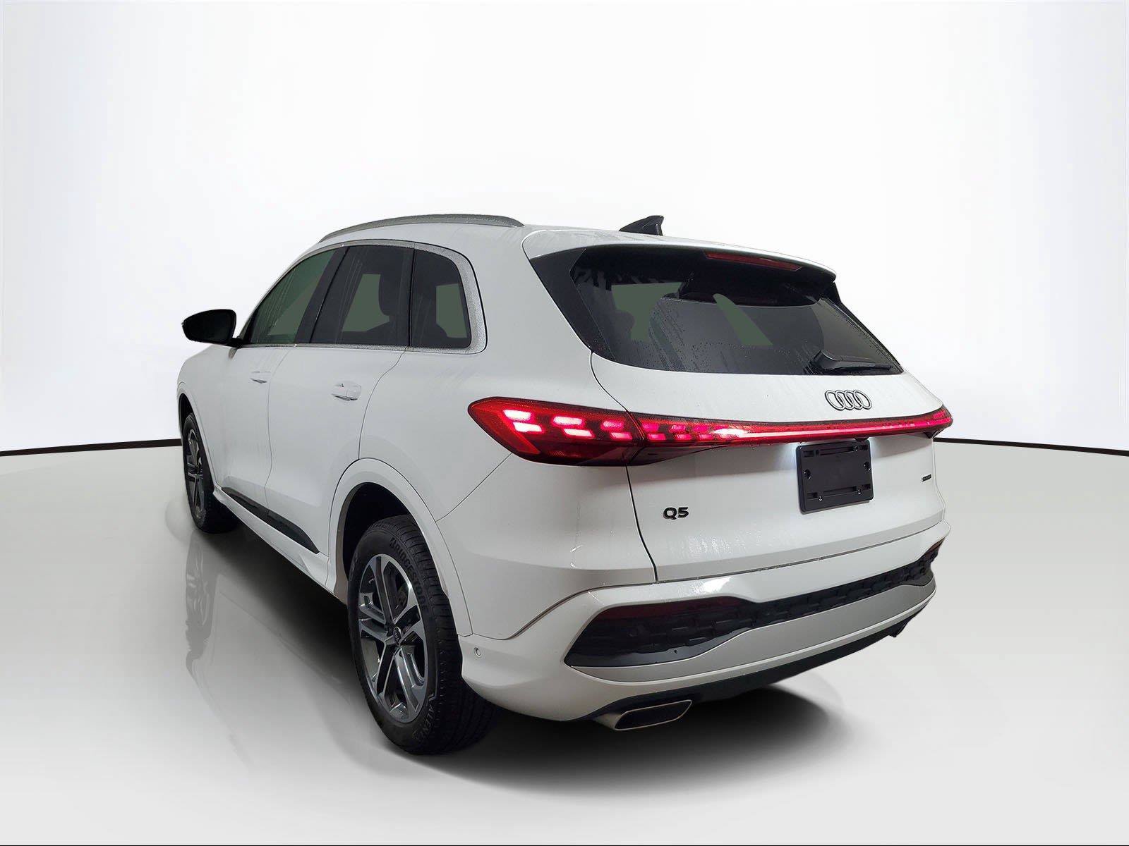 Used 2025 Audi Q5 Premium w/ Convenience Package AWD/4WD image 4