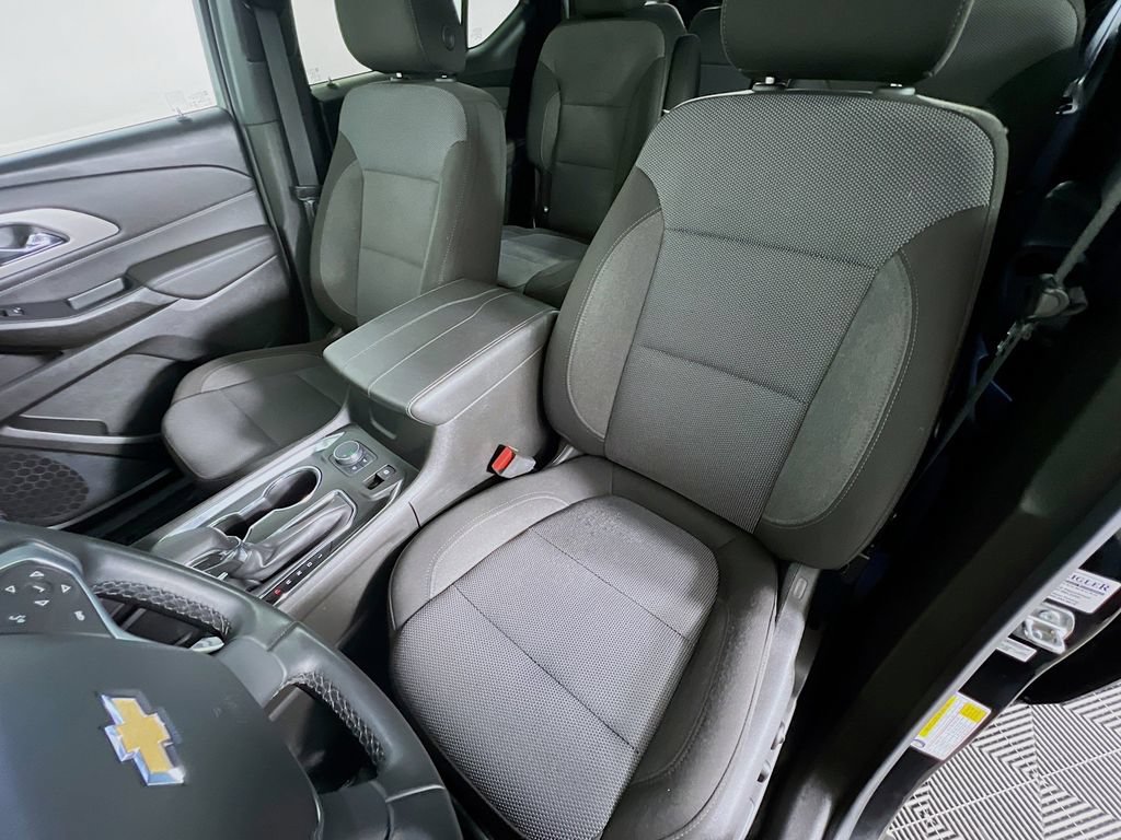 Used 2023 Chevrolet Traverse LT w/ LPO, Floor Liner Package FWD image 19