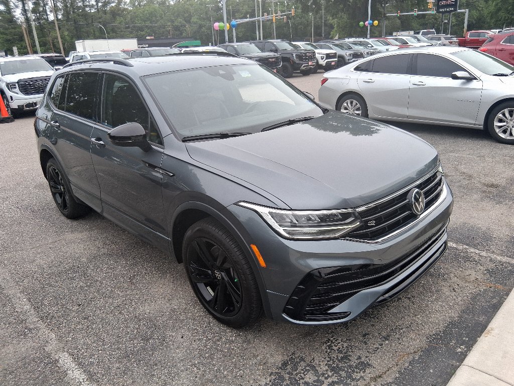 Used 2024 Volkswagen Tiguan SE R-Line AWD/4WD image 6
