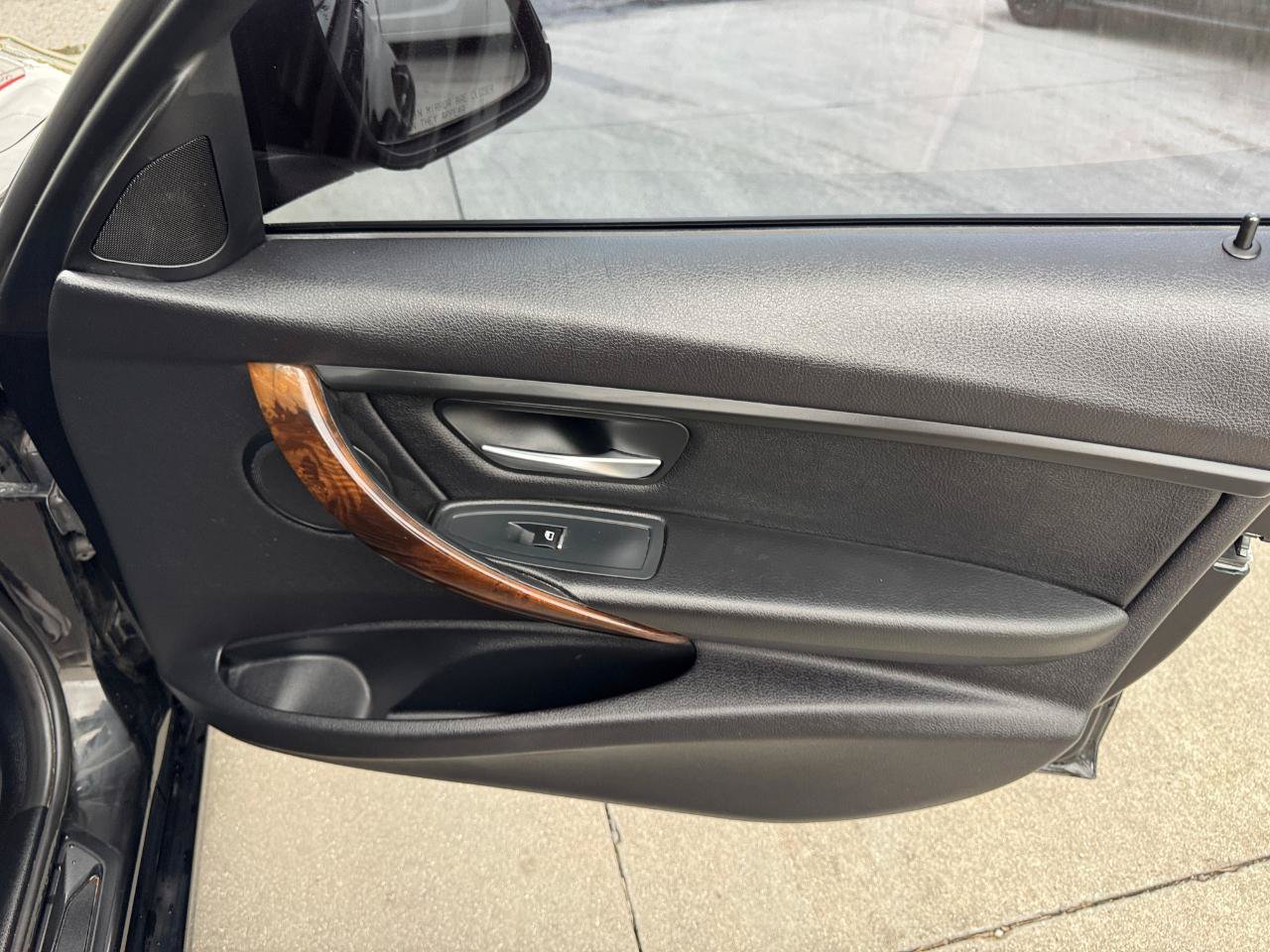 Used 2017 BMW 320i xDrive Sedan AWD/4WD image 19