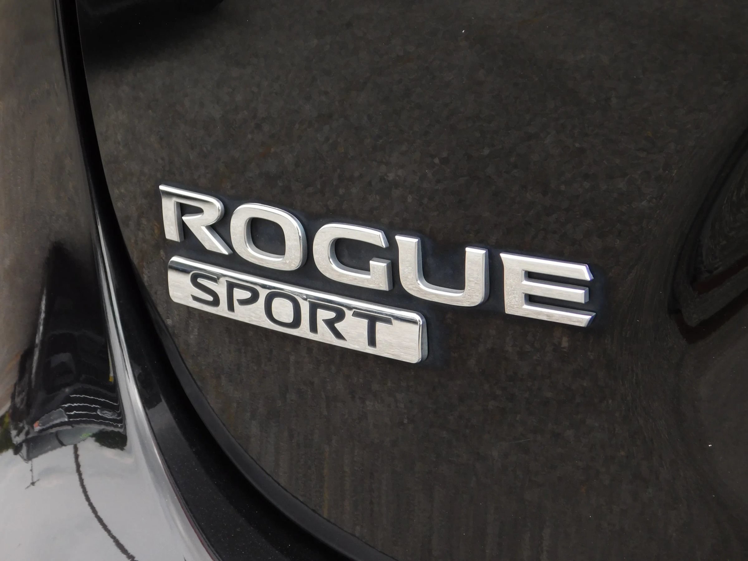 Used 2021 Nissan Rogue Sport SL FWD image 6