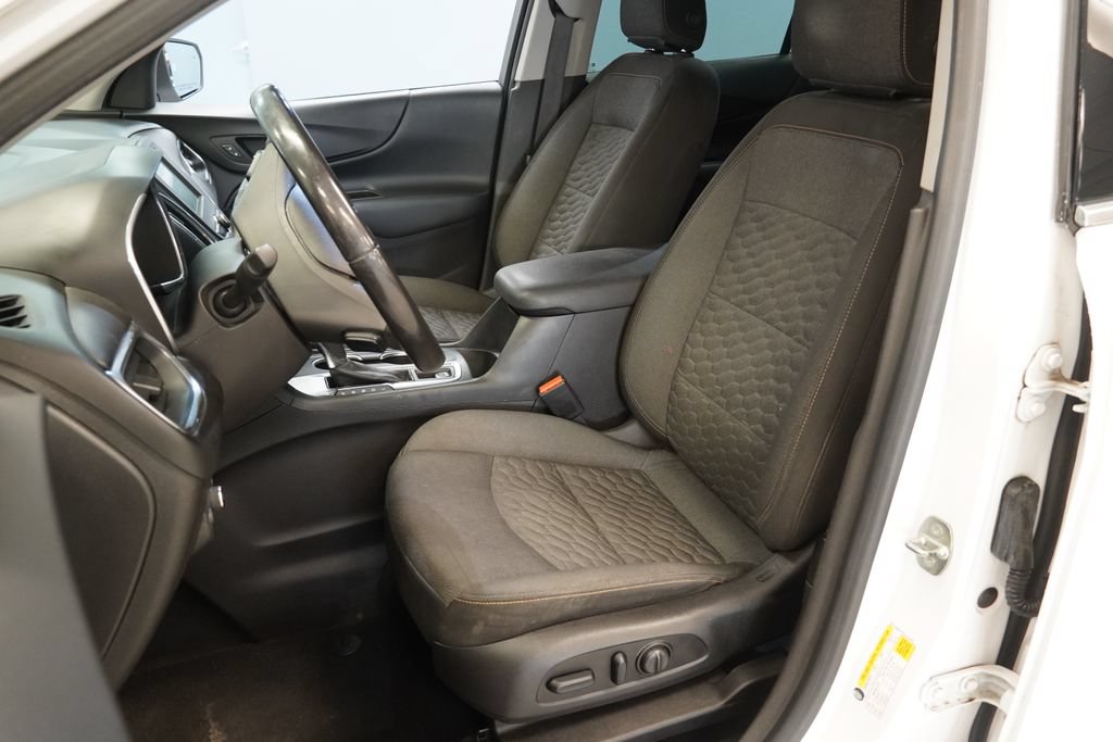 Used 2018 Chevrolet Equinox LT FWD image 3